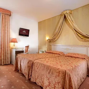 ambassador-tre-rose.hotelinveneto.com/